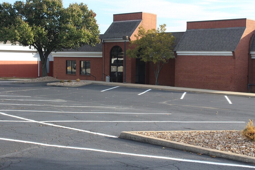 311 S Main St, O'Fallon, MO à vendre - Photo de l’immeuble – Image 3 sur 39