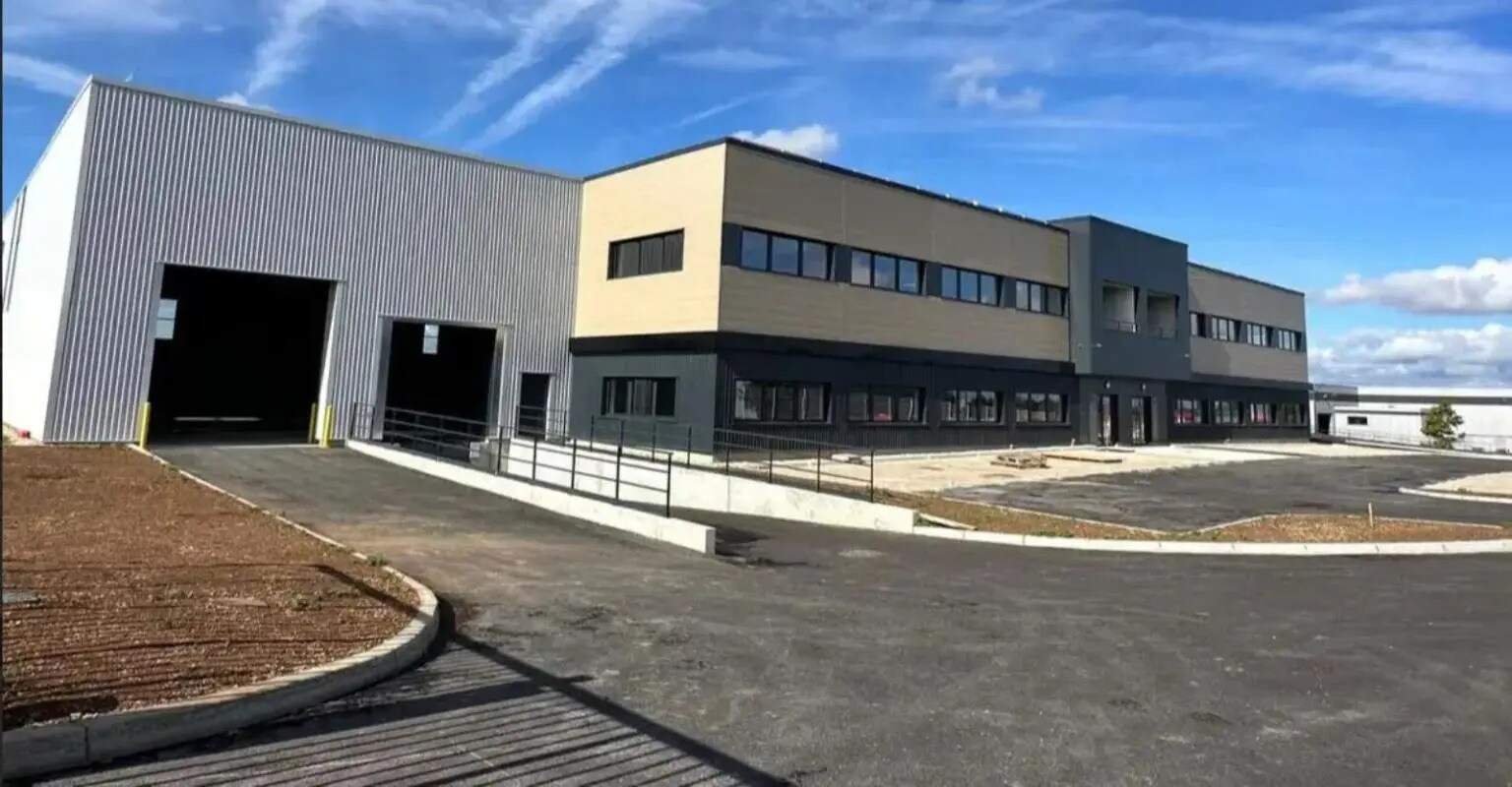 Local d’activités dans Colombier-Saugnieu à louer Photo de l’immeuble– Image 1 sur 7