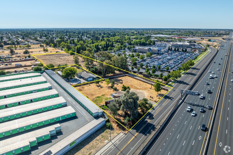 8099 E Stockton Blvd, Sacramento, CA à vendre - Photo principale – Image 1 sur 14