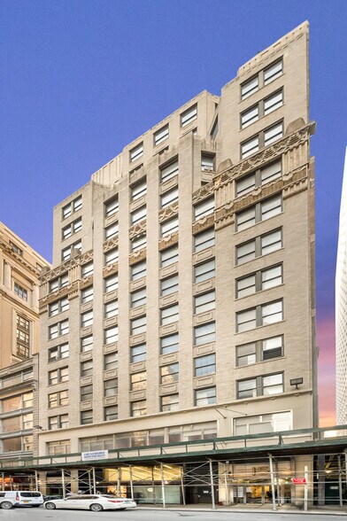 15 W 39th St, New York, NY à louer - Photo de l’immeuble – Image 2 sur 7