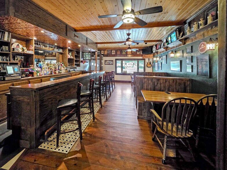 308 W Bayfield St, Washburn, WI à vendre - Photo intérieure – Image 3 sur 13