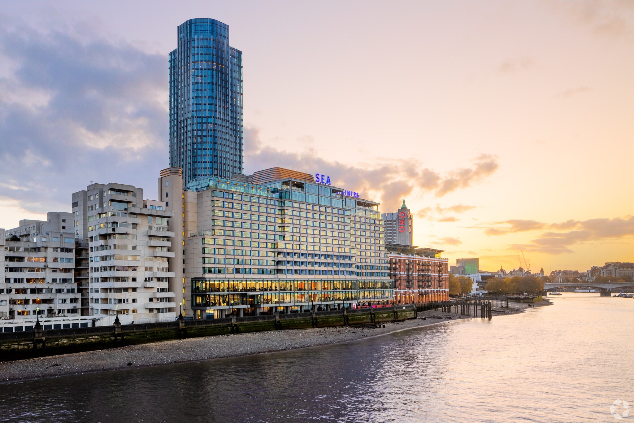 18-22 Upper Ground, Londres à louer Photo de l’immeuble– Image 1 sur 11