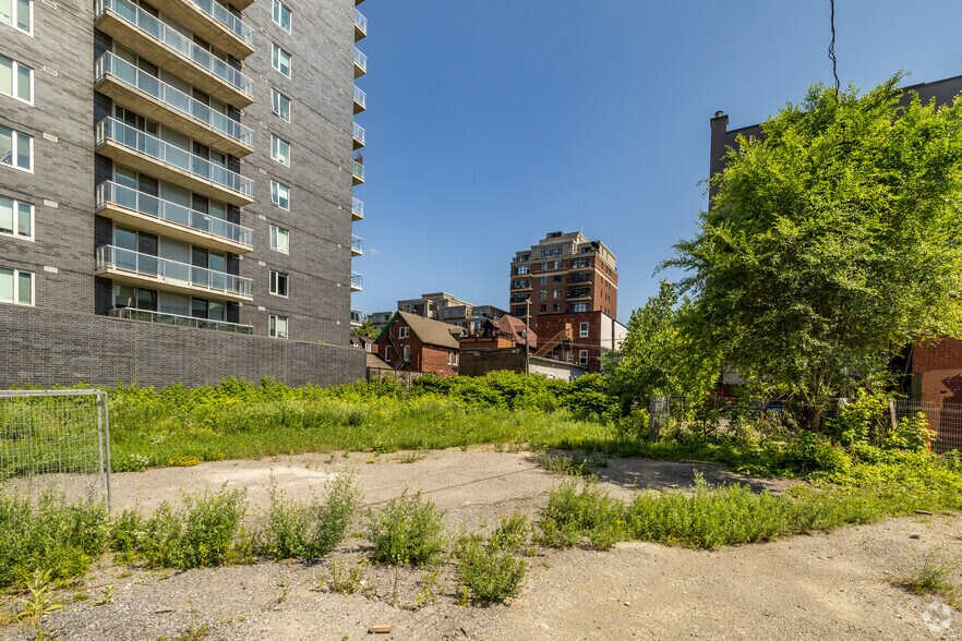 235-241 Bank St, Ottawa, ON à vendre - Photo principale – Image 1 sur 2