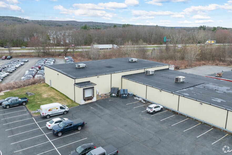 35 Thompson Rd, Webster, MA à louer - Photo principale – Image 1 sur 7