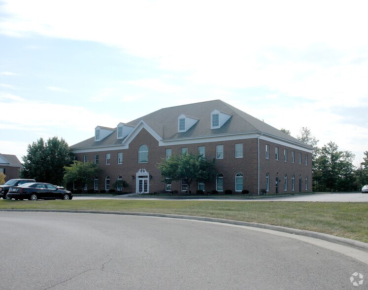 965 Windham Ct, Youngstown, OH à louer - Photo de l’immeuble – Image 2 sur 2