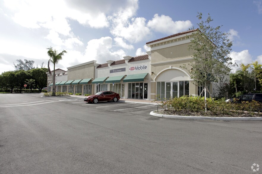 1011-1021 W Hallandale Beach Blvd, Hallandale, FL à louer - Photo de l’immeuble – Image 3 sur 8