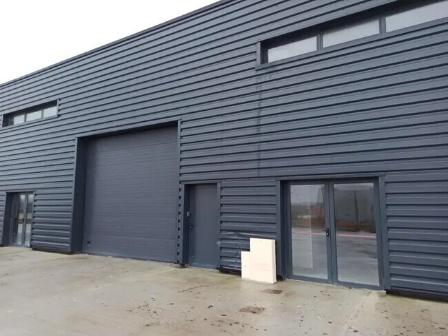 Plus de détails pour 29 Rue Gutenberg, Magny-en-Vexin - Local d'activités à louer