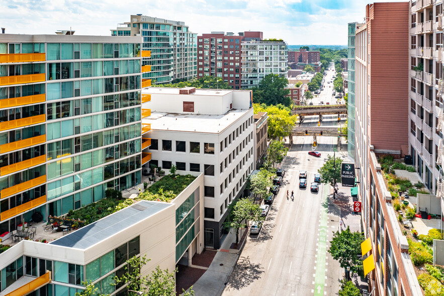 820 Davis St, Evanston, IL à louer - Photo de l’immeuble – Image 2 sur 5