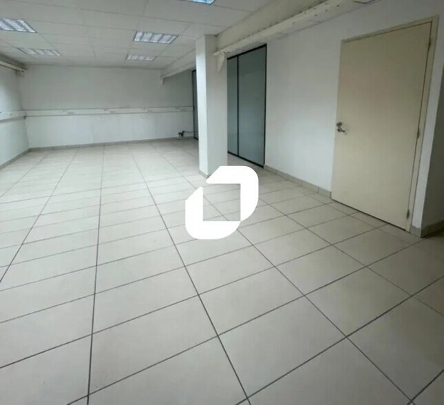 Bureau dans Grenoble à louer - Photo de l’immeuble – Image 2 sur 7