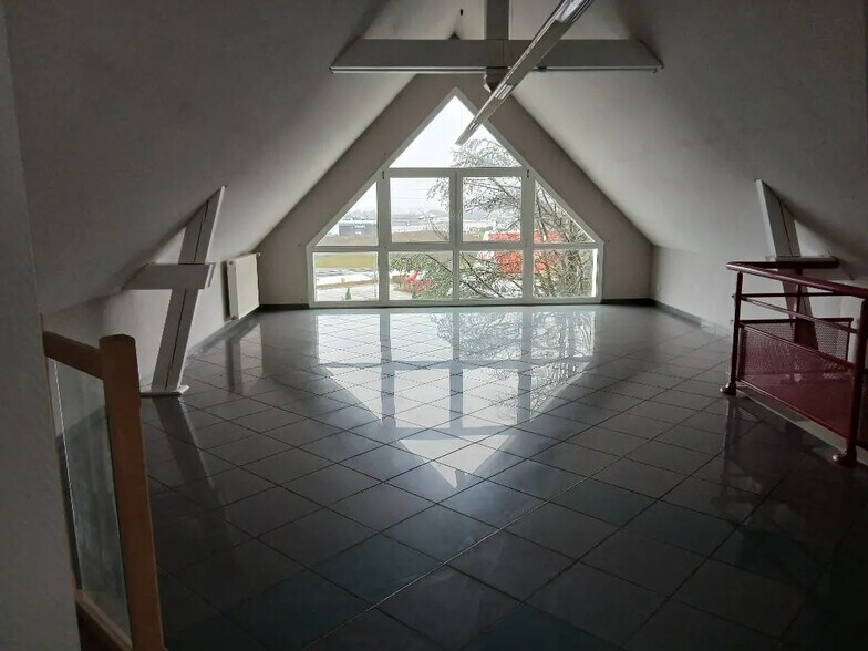 Bureau dans Miserey-Salines à louer - Photo intérieure – Image 3 sur 5