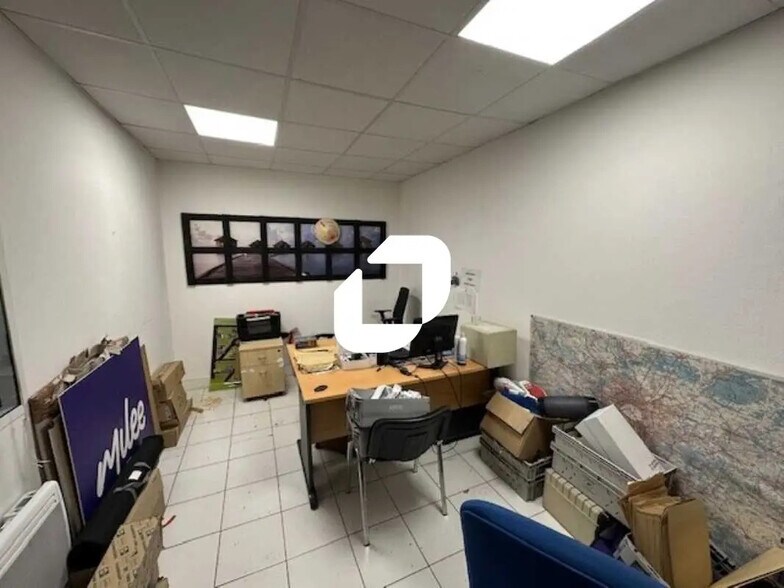 Local d’activités dans Saint-Brice-sous-Forêt à louer - Photo de l’immeuble – Image 2 sur 14