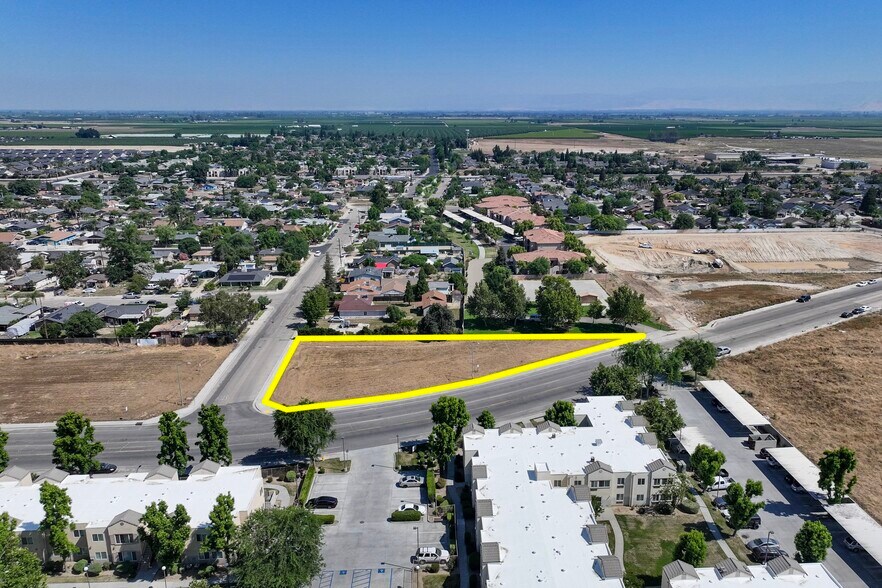 8742 S Whitner Ave, Parlier, CA à vendre - Photo de l’immeuble – Image 2 sur 4