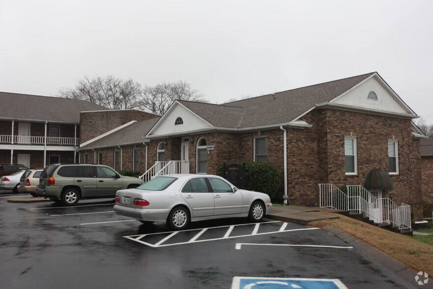 639 E Main St, Hendersonville, TN à louer - Photo principale – Image 1 sur 5