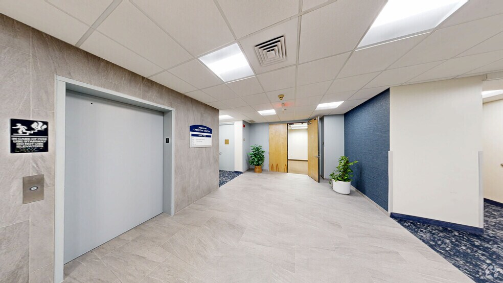 6 Technology Dr, Setauket, NY à louer - Numérisation 3D Matterport – Image 3 sur 40