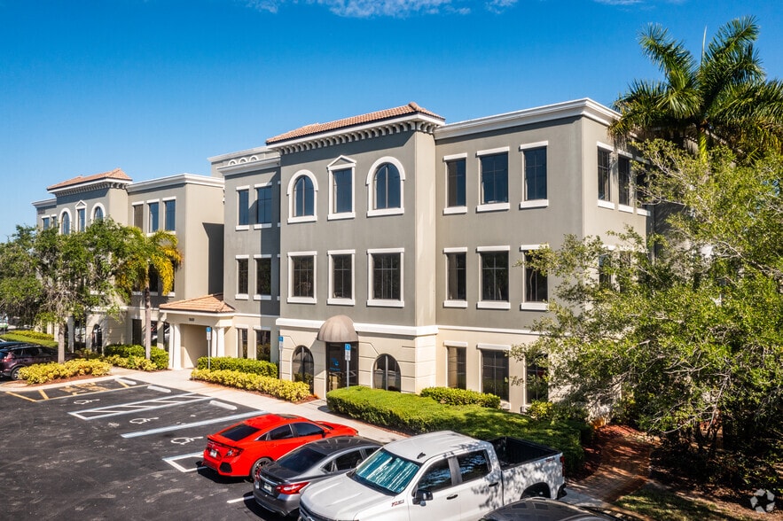 10600 Chevrolet Way, Estero, FL à louer - Photo principale – Image 1 sur 10