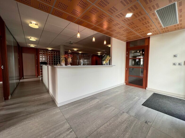 Bureau dans Beauvais à louer - Hall d’entrée – Image 1 sur 12