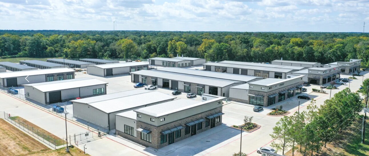 6427 Highway 105, Conroe, TX à louer Photo principale– Image 1 sur 4