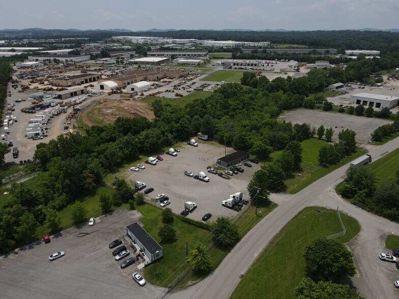 1554 Jp Hennessy Dr, La Vergne, TN à louer - Photo de l’immeuble – Image 2 sur 2