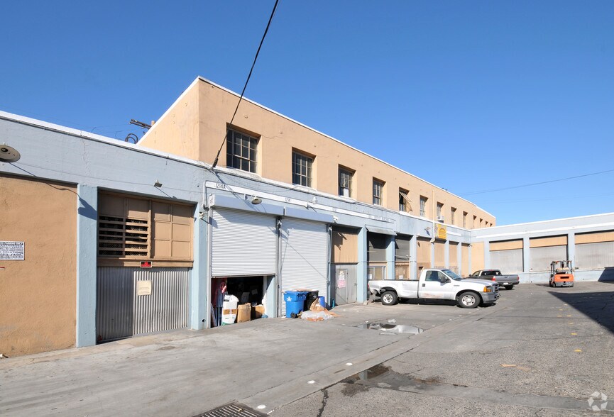 1211 E Olympic Blvd, Los Angeles, CA à louer - Photo de l’immeuble – Image 2 sur 2
