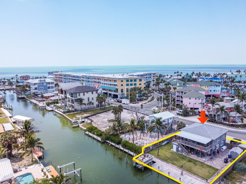 340 Crescent St, Fort Myers Beach, FL à vendre - Photo de l’immeuble – Image 3 sur 10