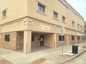 5618-5624 6th Ave, Kenosha, WI à louer Photo de l’immeuble– Image 1 sur 1