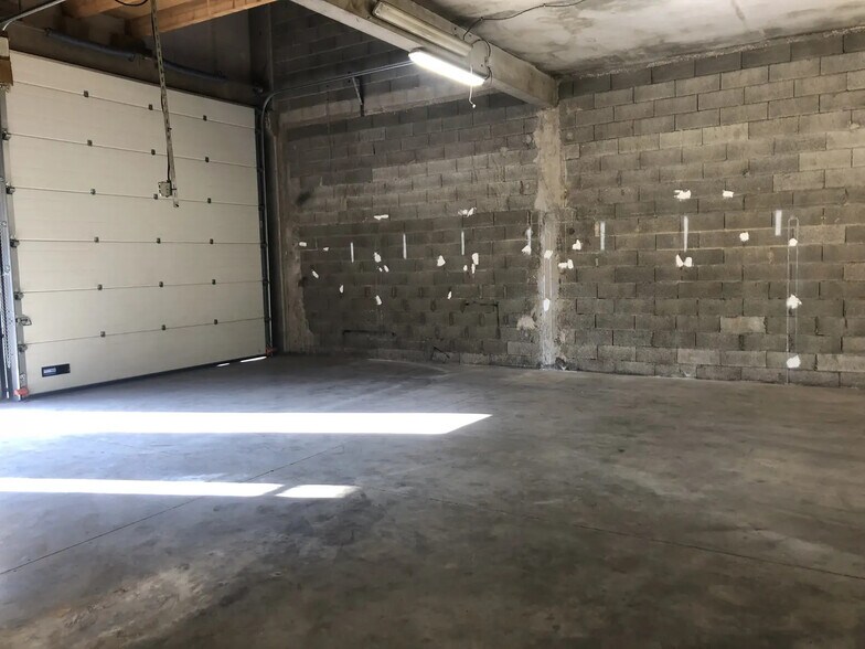 Industriel/Logistique dans Velaux à louer - Photo intérieure – Image 2 sur 6