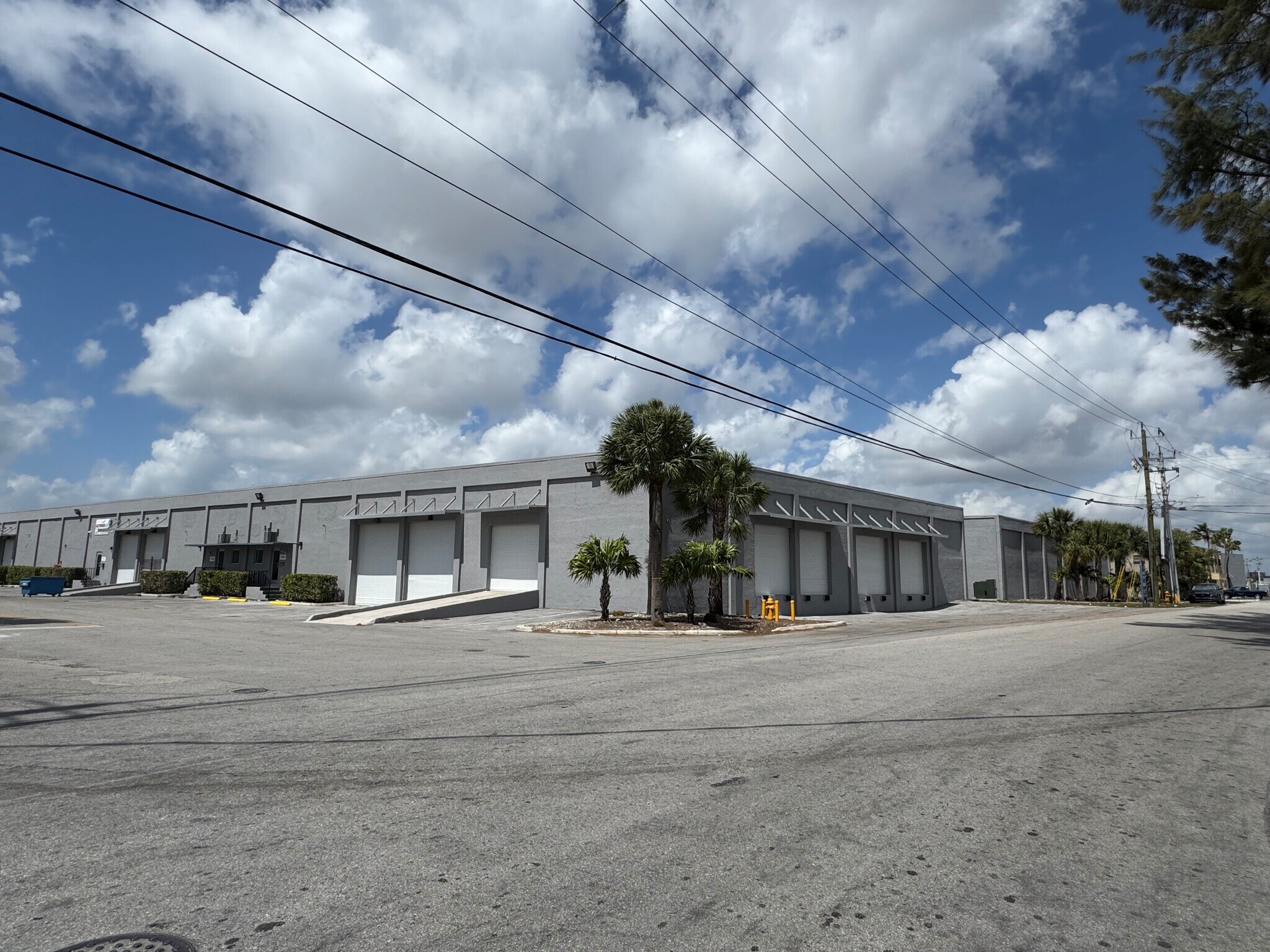 7441-7571 NW 78th St, Medley, FL à louer Photo de l’immeuble– Image 1 sur 10