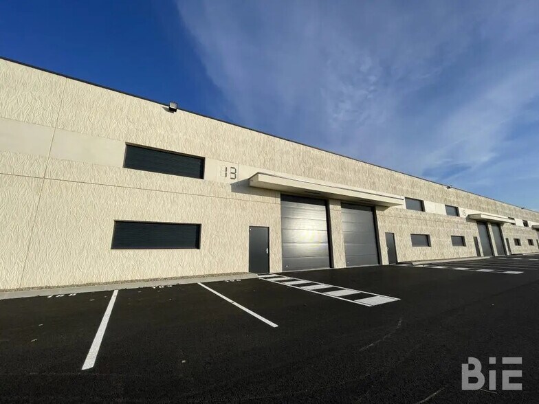 Local d'activités dans Izon à vendre - Photo de l’immeuble – Image 1 sur 5