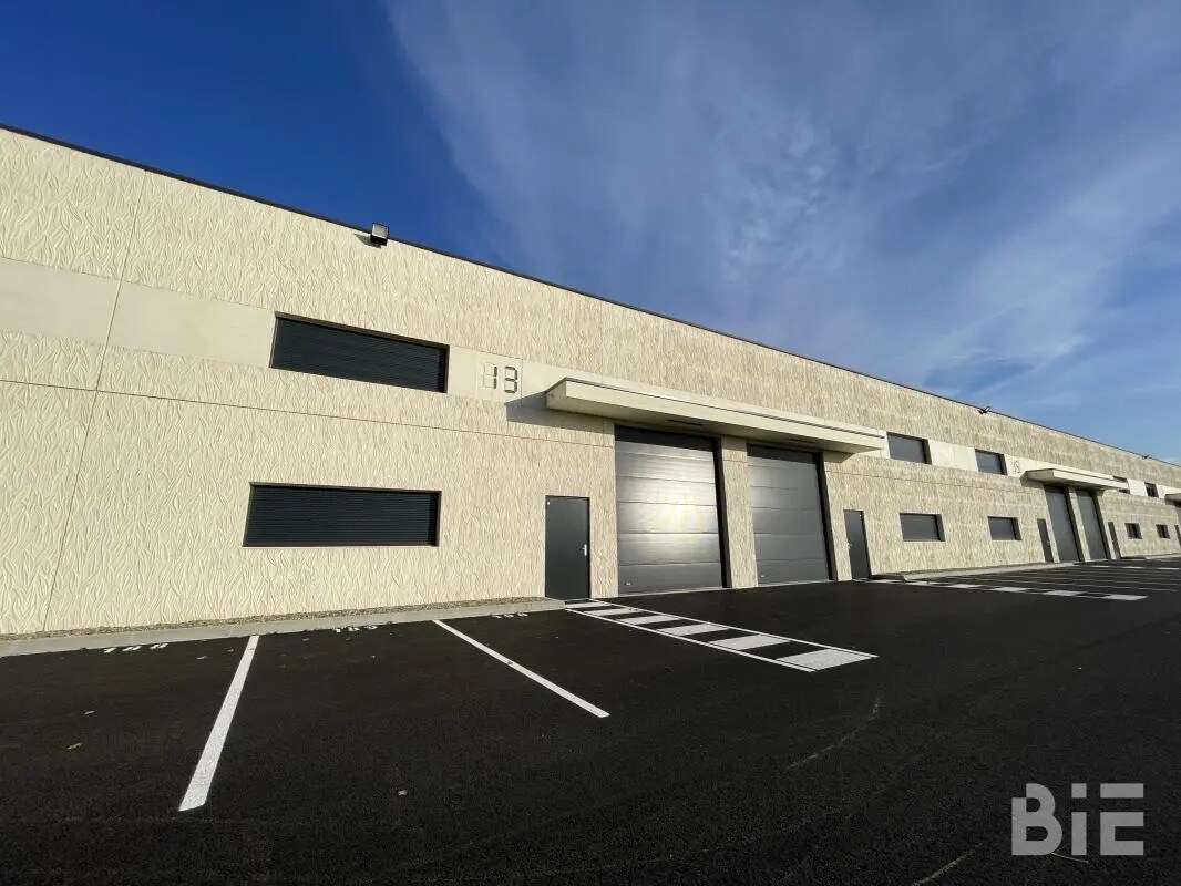 Local d'activités dans Izon à vendre Photo de l’immeuble– Image 1 sur 6