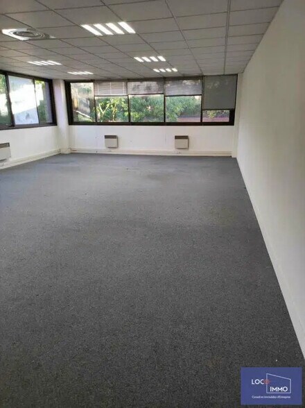 Bureau dans Mérignac à louer - Photo de l’immeuble – Image 1 sur 3