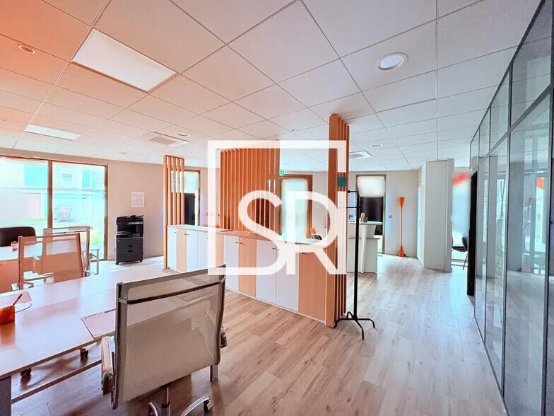 Bureau dans Clermont-Ferrand à louer - Photo de l’immeuble – Image 3 sur 10