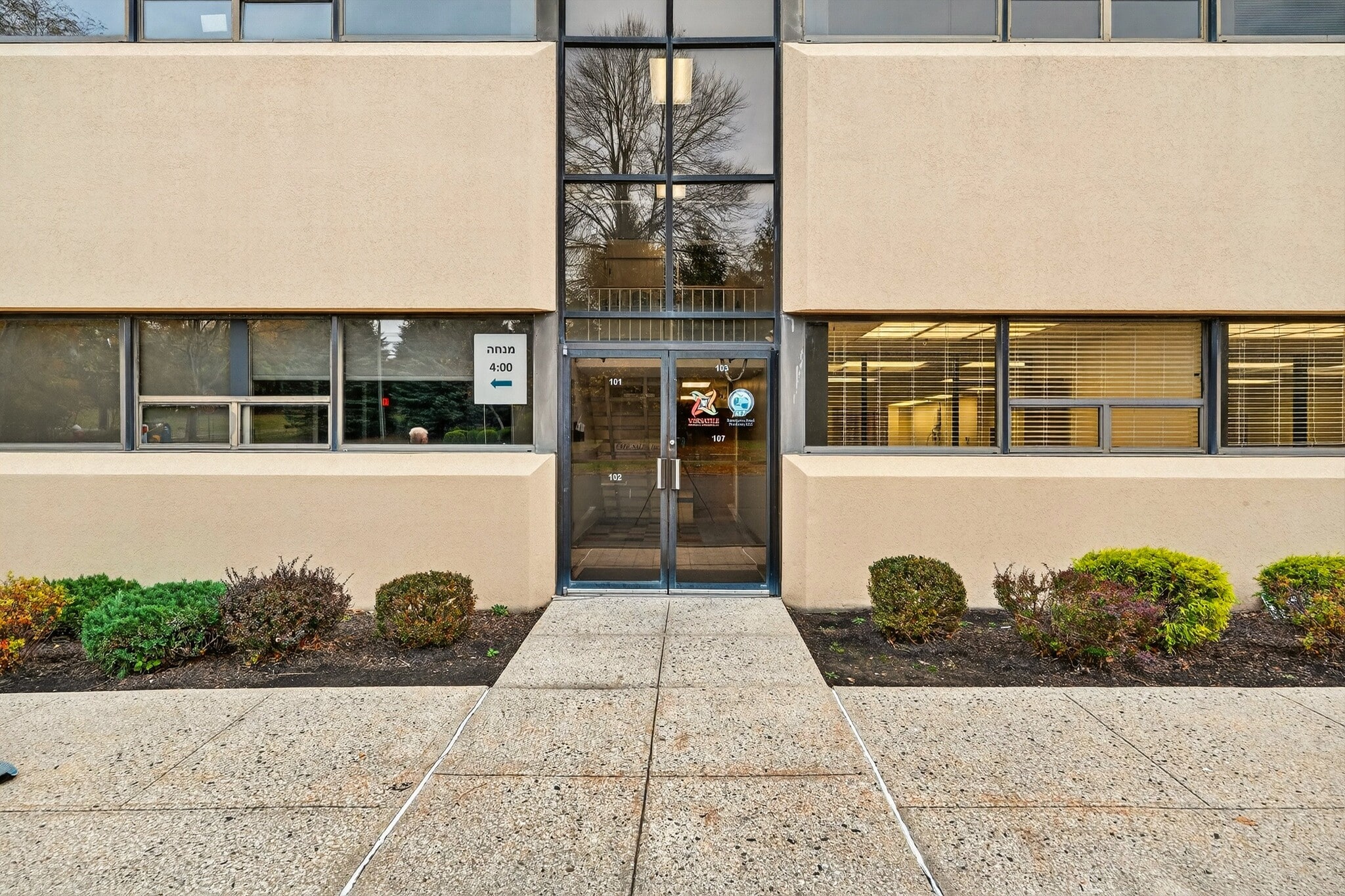 80 Red Schoolhouse Rd, Chestnut Ridge, NY à louer Photo principale– Image 1 sur 12