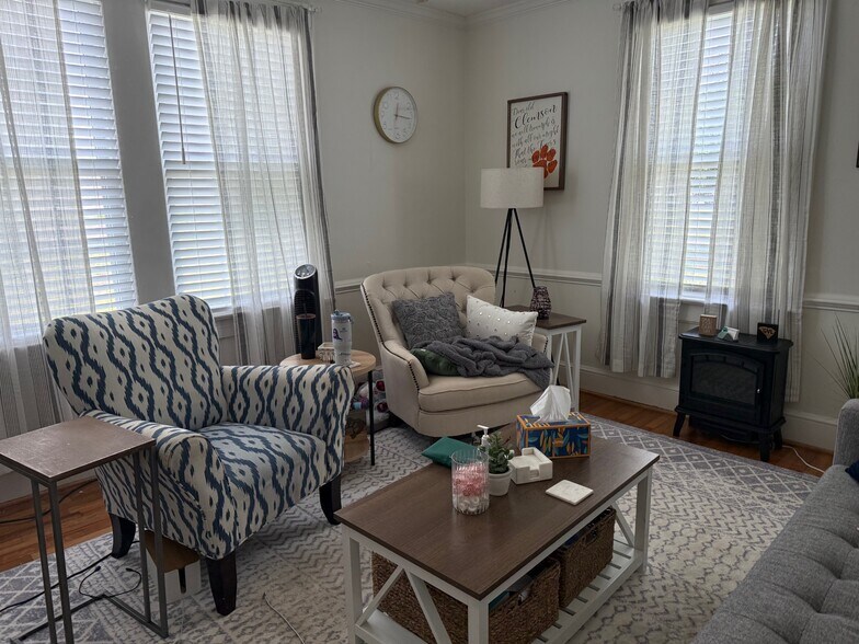 2121 Anderson Rd, Greenville, SC à vendre - Photo de l’immeuble – Image 3 sur 12