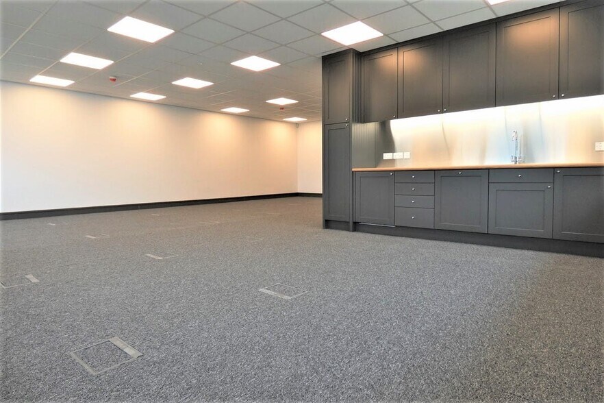 1-7 Ryan Dr, Brentford à louer - Photo de l’immeuble – Image 2 sur 34