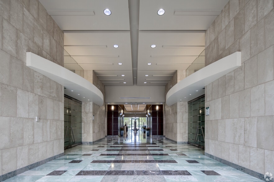 4901 Vineland Rd, Orlando, FL à louer - Photo intérieure – Image 2 sur 19