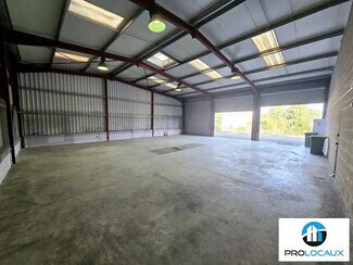 Plus de détails pour Local d'activités à louer