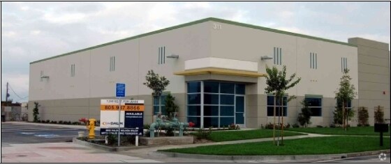 311 Hearst Dr, Oxnard, CA à louer - Photo de l’immeuble – Image 2 sur 3