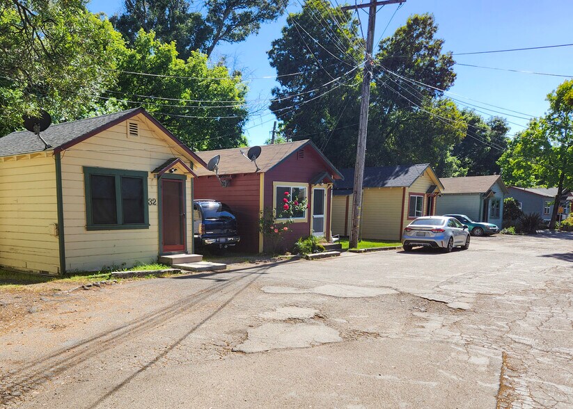 1855 Petaluma Hill Rd, Santa Rosa, CA à vendre - Photo de l’immeuble – Image 2 sur 13