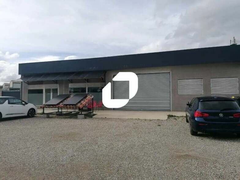 Local d'activités dans Bezouce à vendre - Photo de l’immeuble – Image 2 sur 8