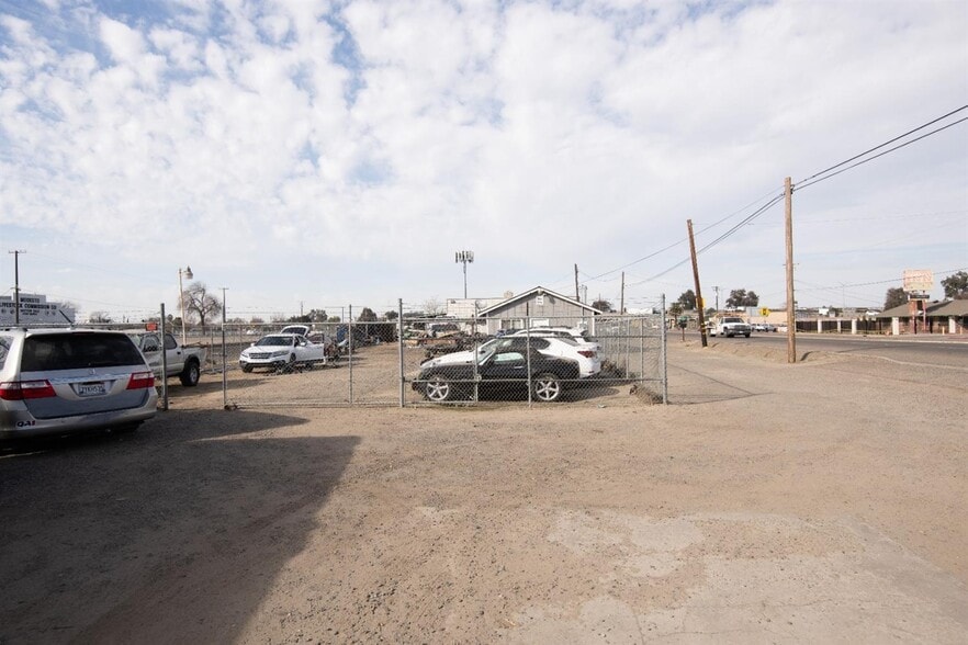 1095 S 9th St, Modesto, CA à vendre - Photo de l’immeuble – Image 3 sur 10