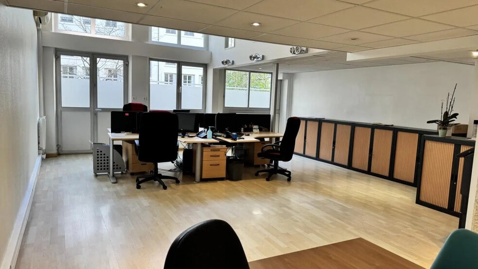 Local d'activités dans Lyon à vendre - Photo de l’immeuble – Image 2 sur 8