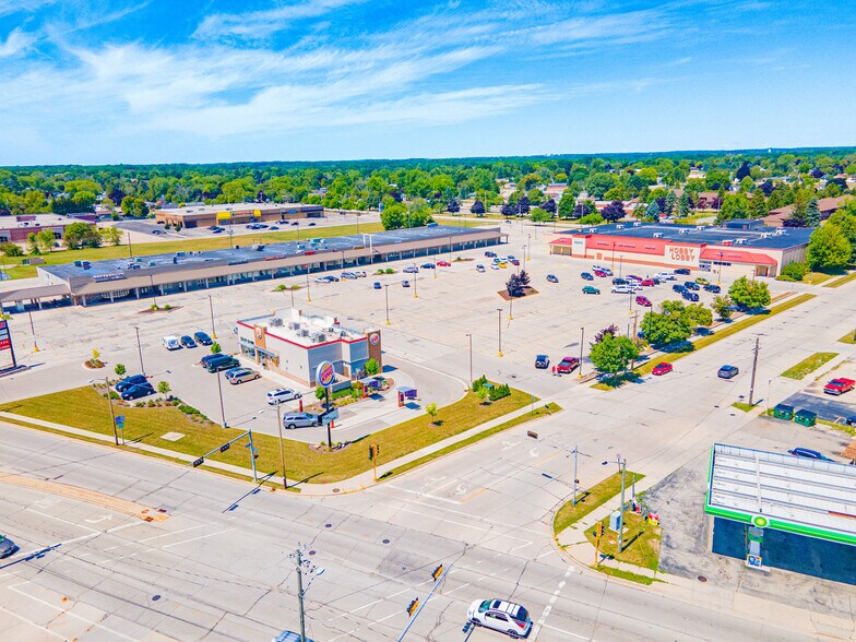 1140 S 30th St, Manitowoc, WI à vendre - Photo de l’immeuble – Image 3 sur 4