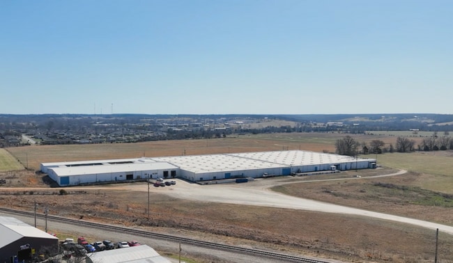 Plus de détails pour 630 George St, Marshfield, MO - Industriel/Logistique à louer