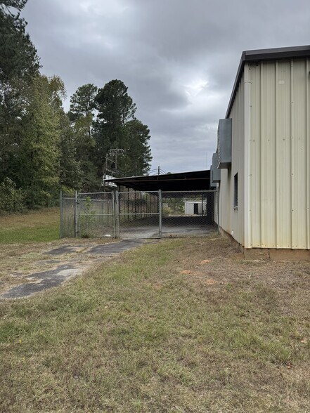 1830 N Pine St, Vivian, LA à vendre - Photo de l’immeuble – Image 3 sur 9