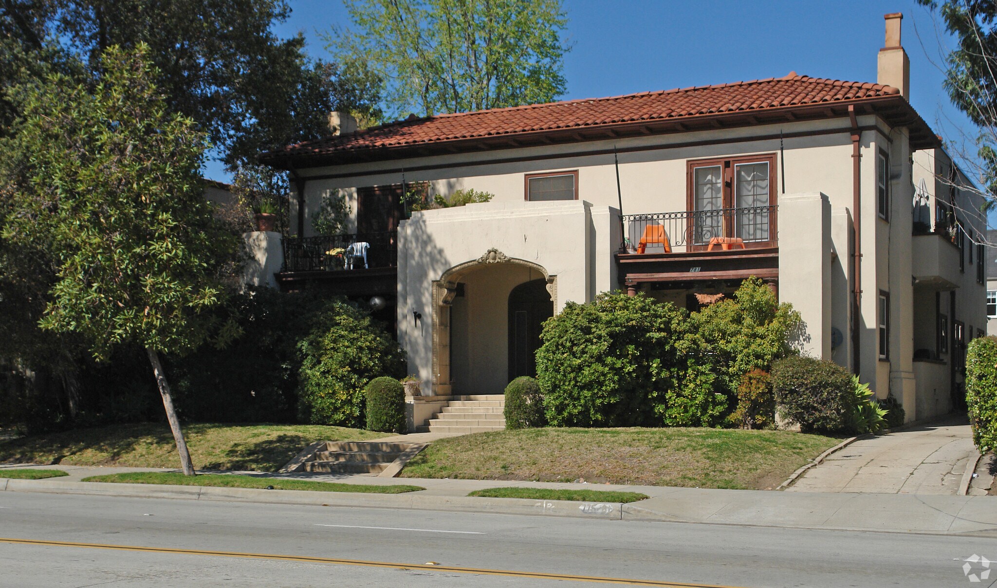 765 E California Blvd, Pasadena, CA à vendre Photo principale– Image 1 sur 15