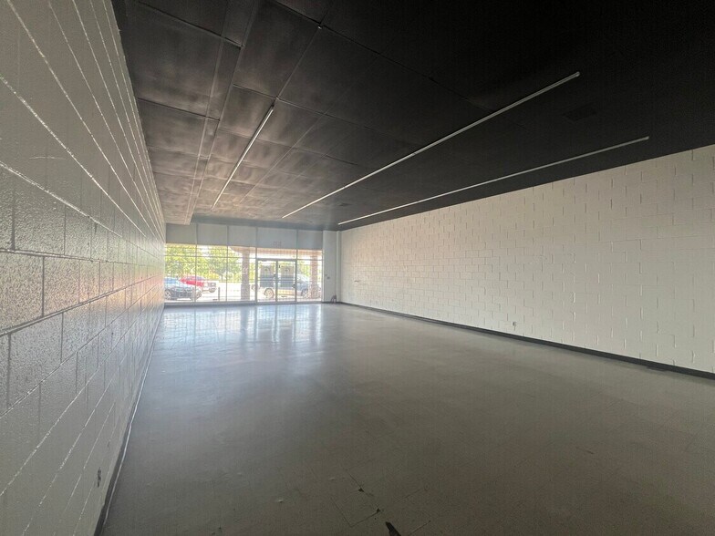 2419-2435 N Classen Blvd, Oklahoma City, OK à louer - Photo intérieure – Image 2 sur 7