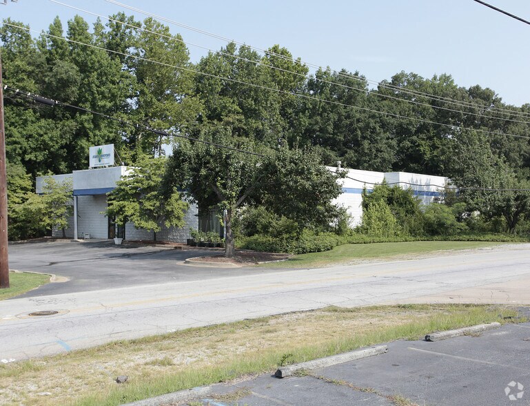 2561 W Point Ave, College Park, GA à vendre - Photo de l’immeuble – Image 2 sur 17