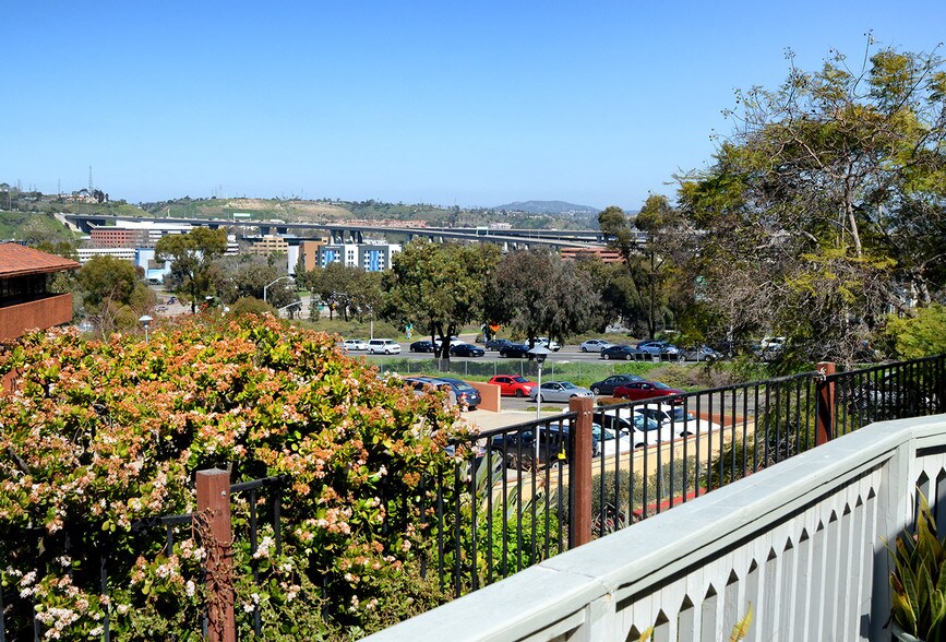 2335 Camino del Rio S, San Diego, CA à vendre - Photo de l’immeuble – Image 2 sur 47