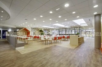 3 Rond Point Des Saules, Guyancourt à louer Photo intérieure– Image 2 sur 8