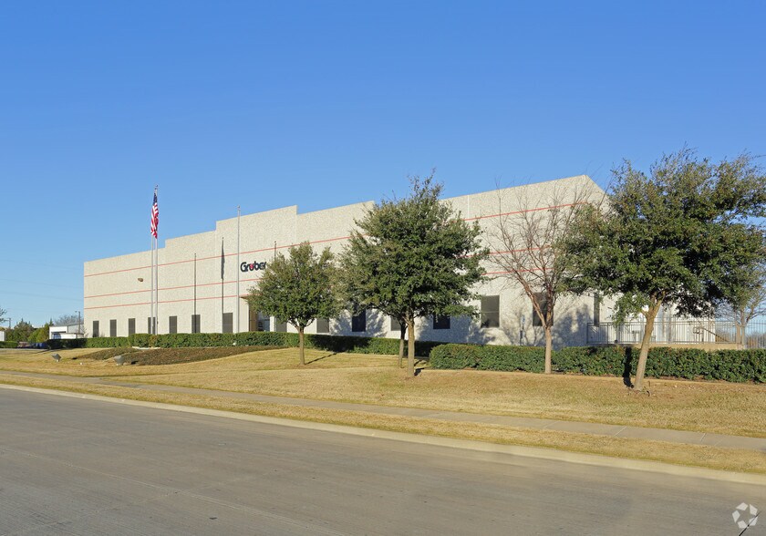 220 Airport Dr, Mansfield, TX à louer - Photo de l’immeuble – Image 2 sur 9